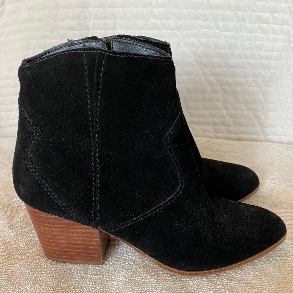 Aldo Black Suede Booties 7.5 EUC